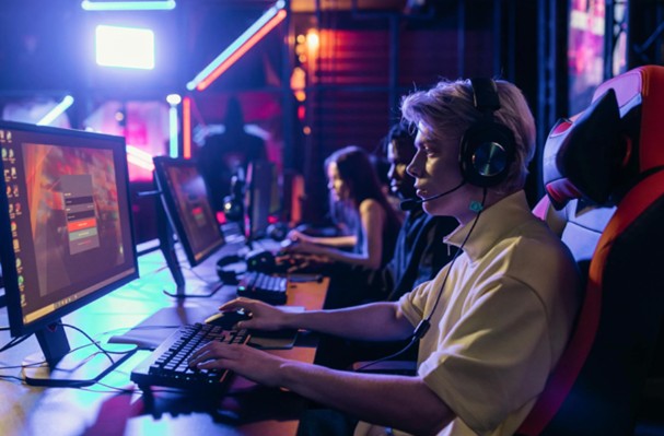 Online Gaming: The Modern Evolution of Interactive Entertainment